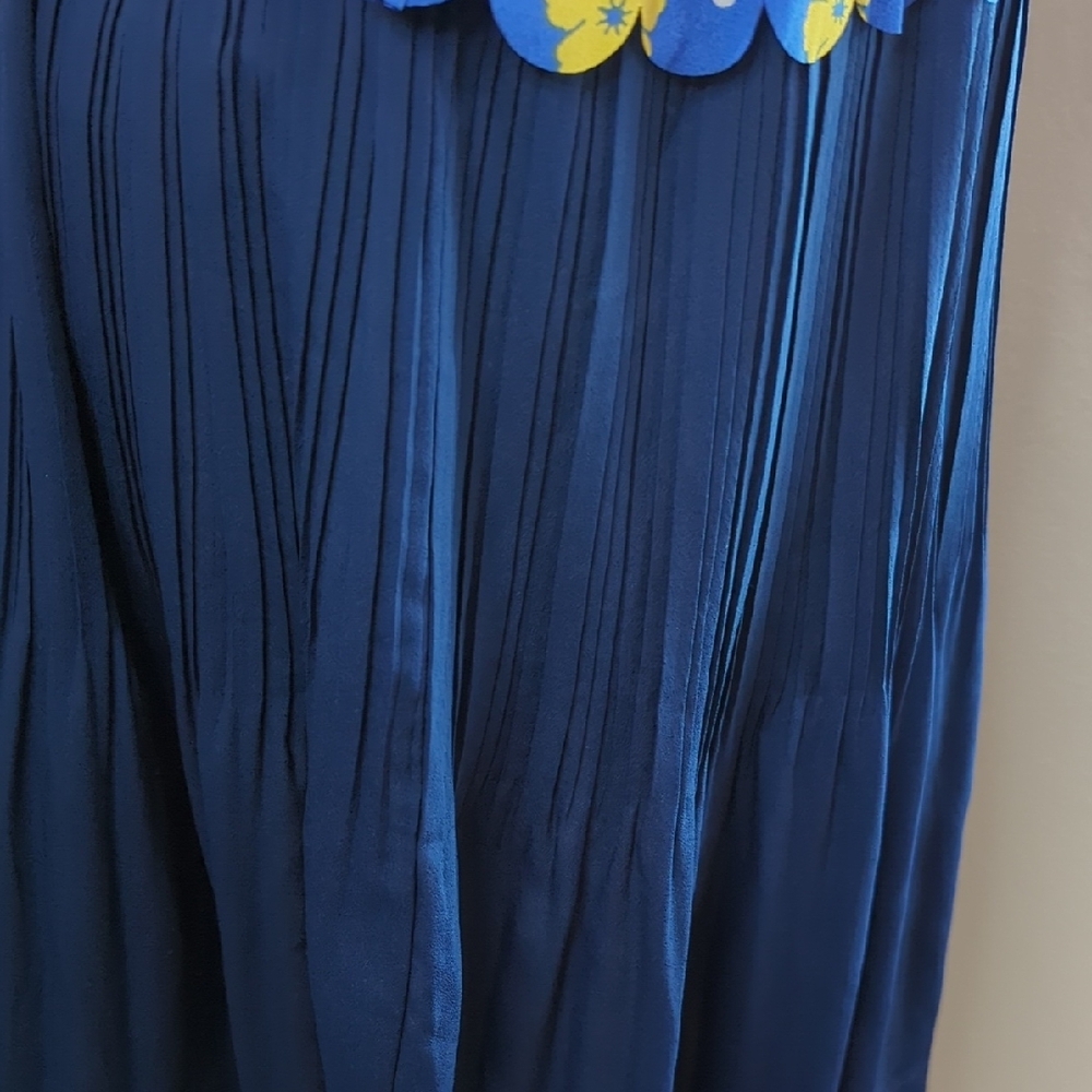 Chic Blue Floral Dress with Yellow Accents - Picture 9 of 12